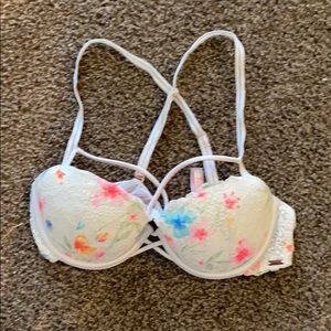 34 B Victoria’s Secret bra